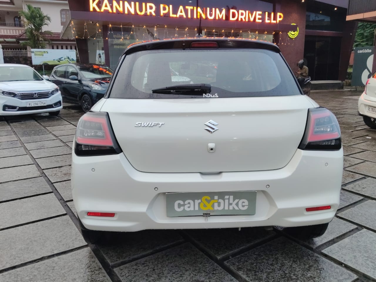 View 2024 Maruti Suzuki Swift ZXI Plus BS IV Image 3 Used 2024 Maruti Suzuki Swift ZXI Plus BS IV Image 3