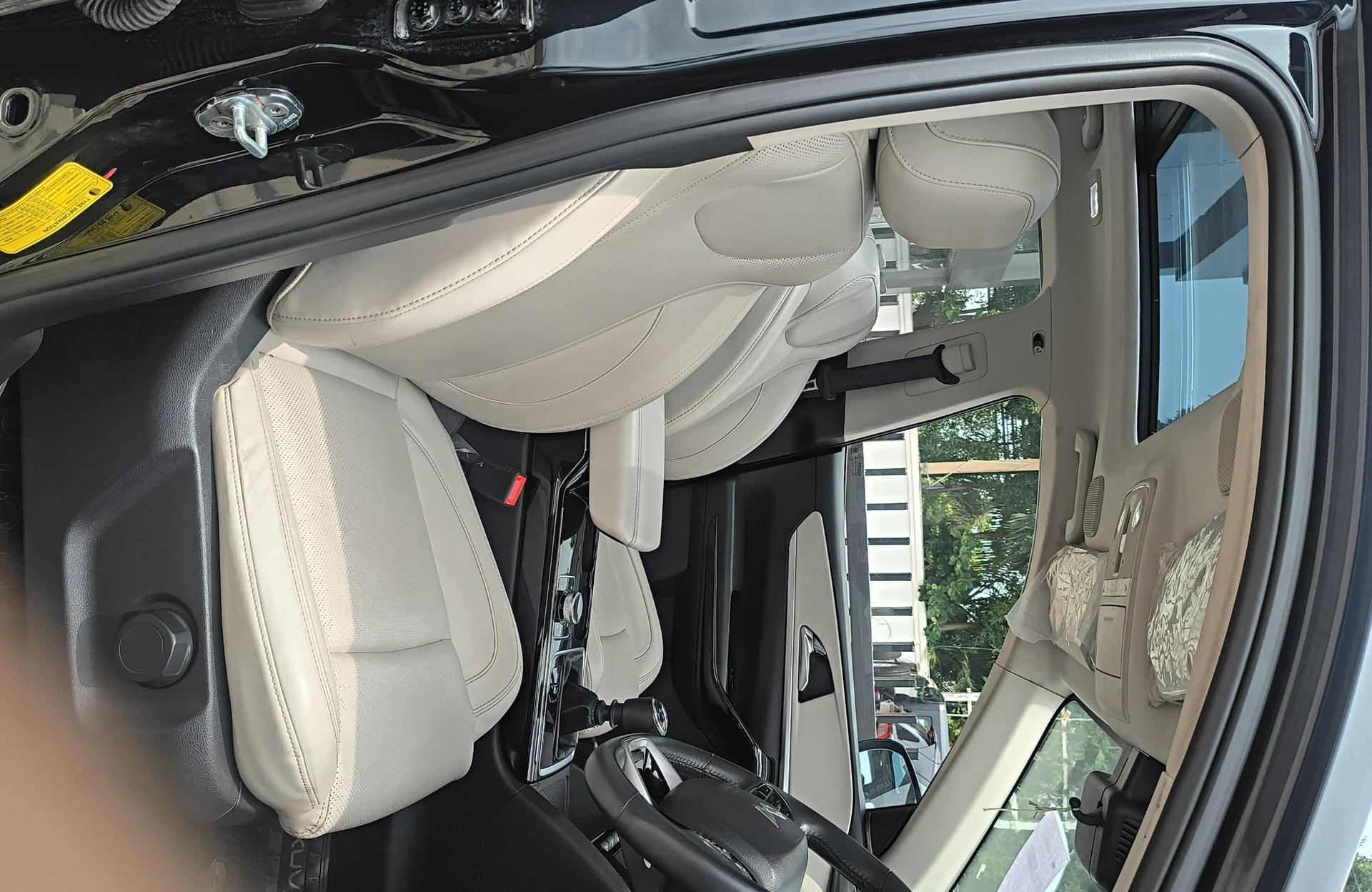 View 2024 Mahindra XUV700 MX Diesel MT 7 STR Image 13 Used 2024 Mahindra XUV700 MX Diesel MT 7 STR Image 13