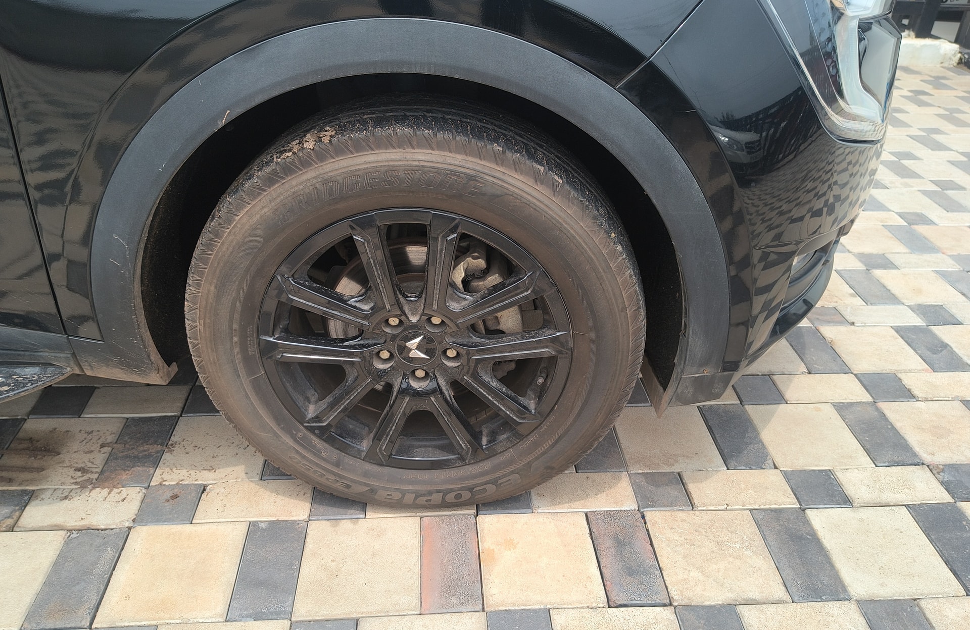 View 2024 Mahindra XUV700 MX Diesel MT 7 STR Image 16 Used 2024 Mahindra XUV700 MX Diesel MT 7 STR Image 16