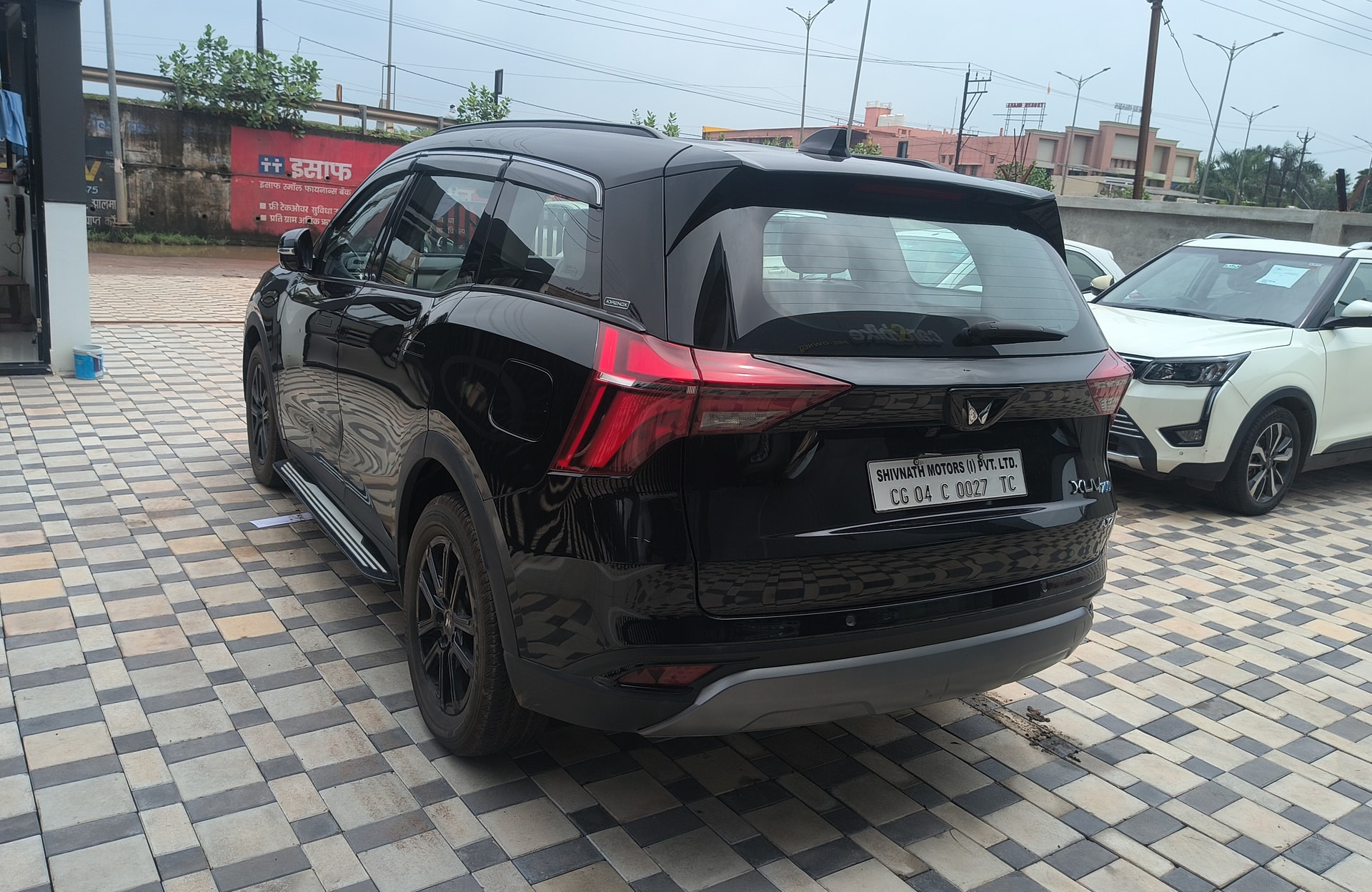 View 2024 Mahindra XUV700 MX Diesel MT 7 STR Image 10 Used 2024 Mahindra XUV700 MX Diesel MT 7 STR Image 10