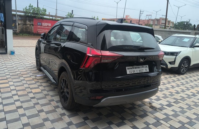 View Mahindra XUV700 Image 10 Used Mahindra XUV700 Image 10