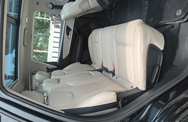 View Mahindra XUV700 Image 15 Used Mahindra XUV700 Image 15