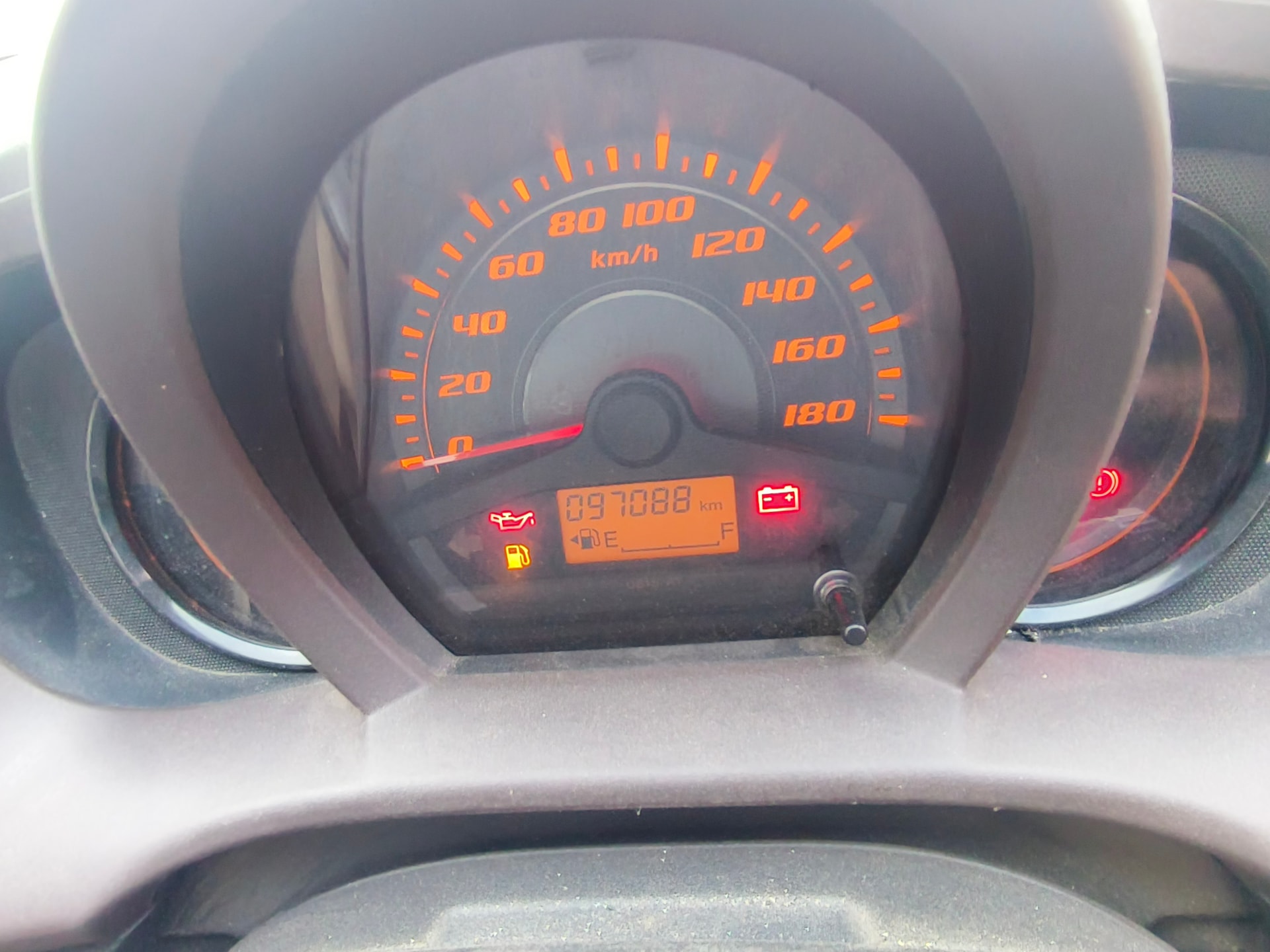 View 2013 Honda Amaze 1.2 EX i-VTEC Image 7 Used 2013 Honda Amaze 1.2 EX i-VTEC Image 7