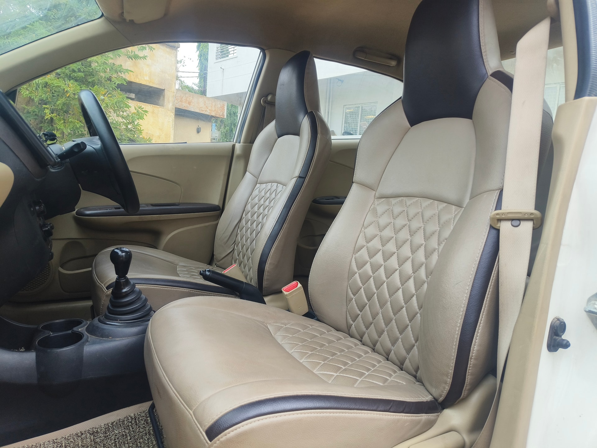 View 2013 Honda Amaze 1.2 EX i-VTEC Image 3 Used 2013 Honda Amaze 1.2 EX i-VTEC Image 3