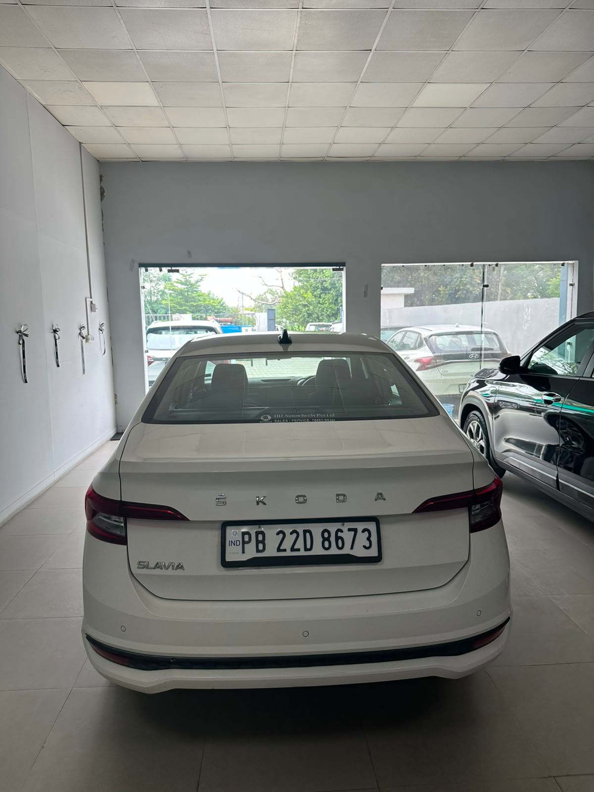 View 2023 Skoda Slavia Ambition 1.0 TSI MT Image 3 Used 2023 Skoda Slavia Ambition 1.0 TSI MT Image 3