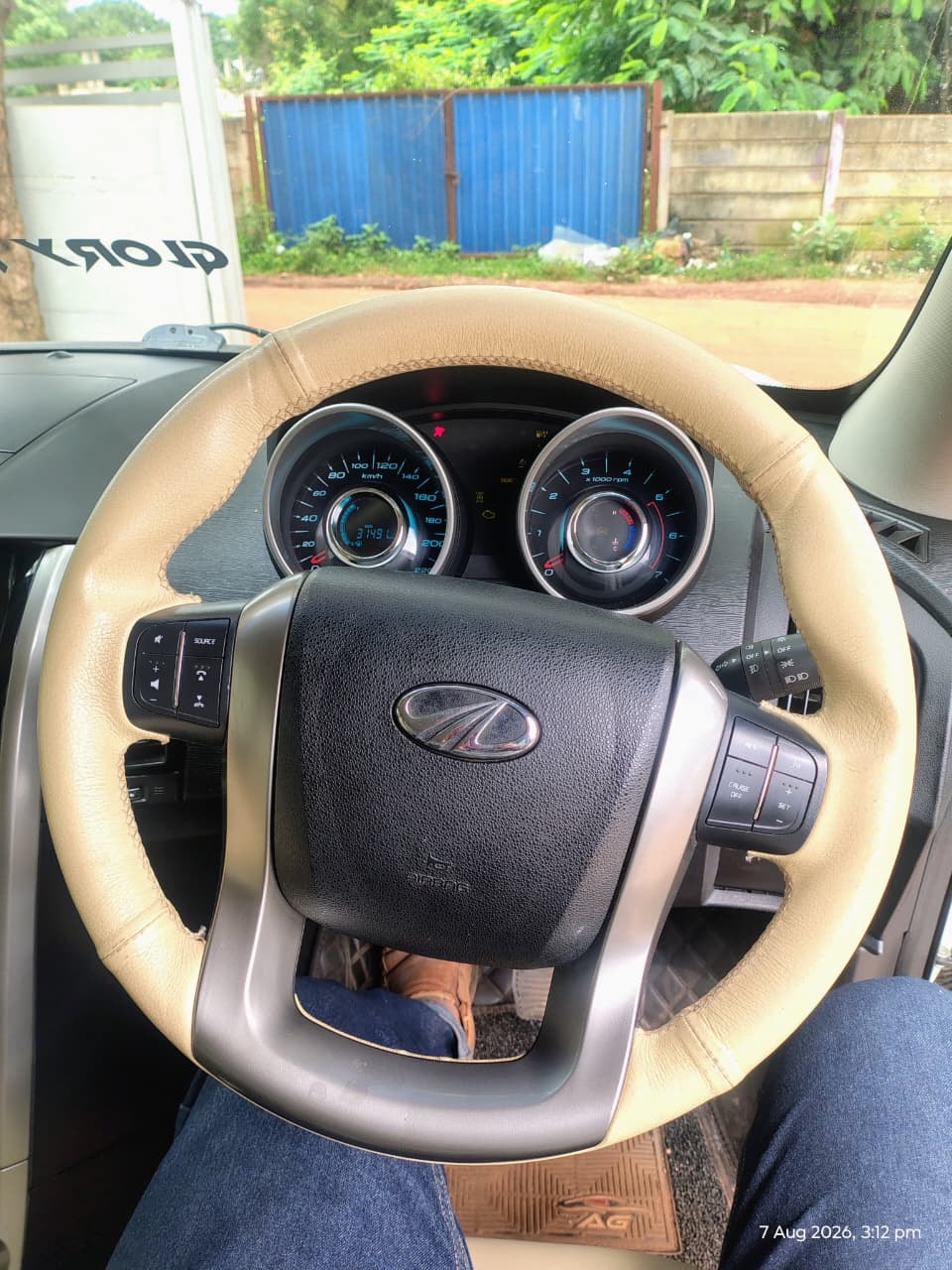 View 2021 Mahindra XUV500 W7 BS IV Image 11 Used 2021 Mahindra XUV500 W7 BS IV Image 11