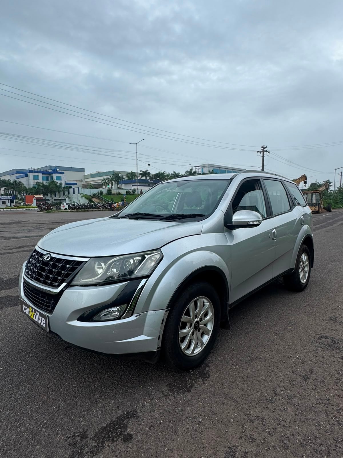 View 2017 Mahindra XUV500 W6 FWD Image 6 Used 2017 Mahindra XUV500 W6 FWD Image 6