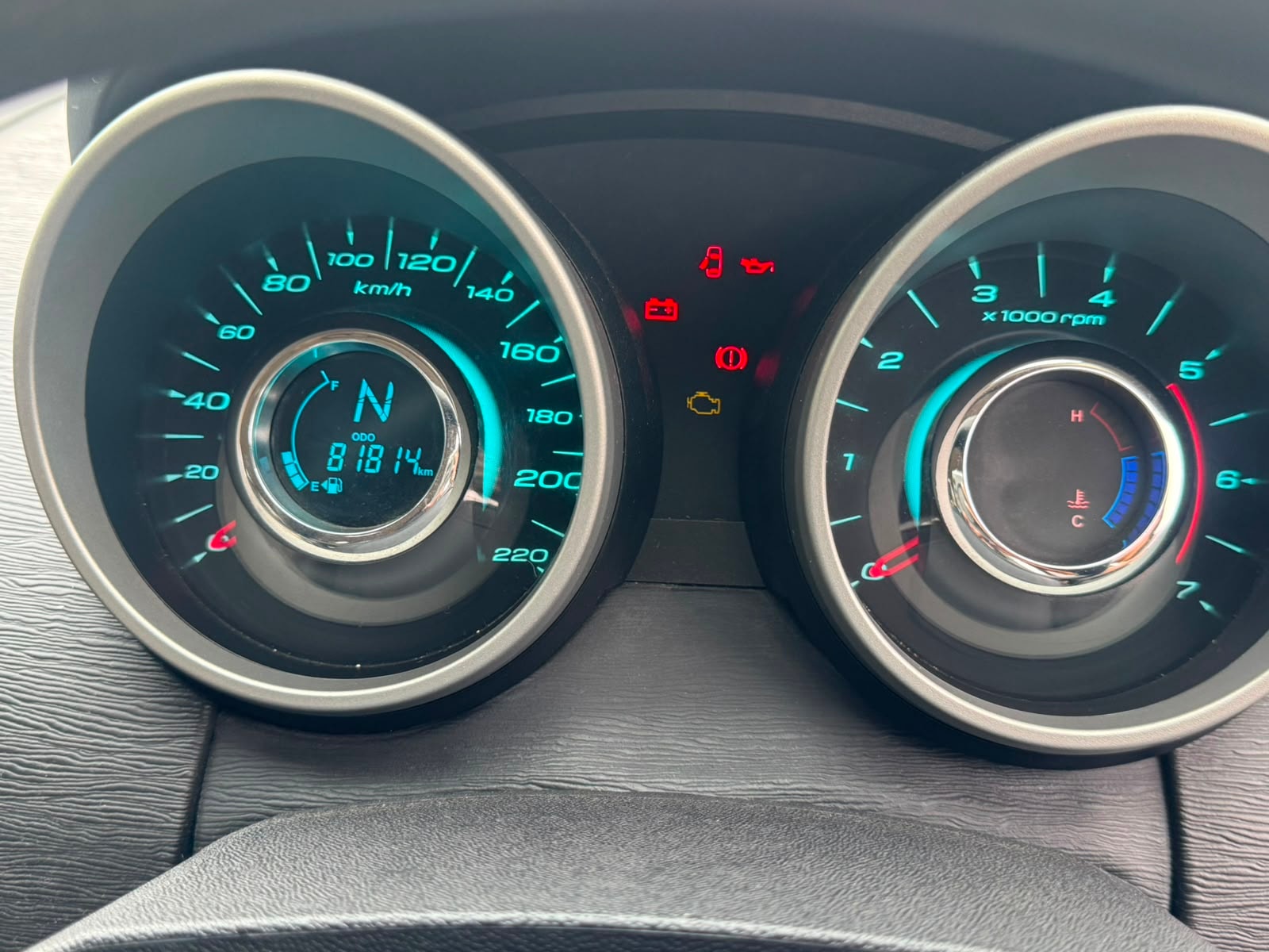 View 2017 Mahindra XUV500 W6 FWD Image 7 Used 2017 Mahindra XUV500 W6 FWD Image 7
