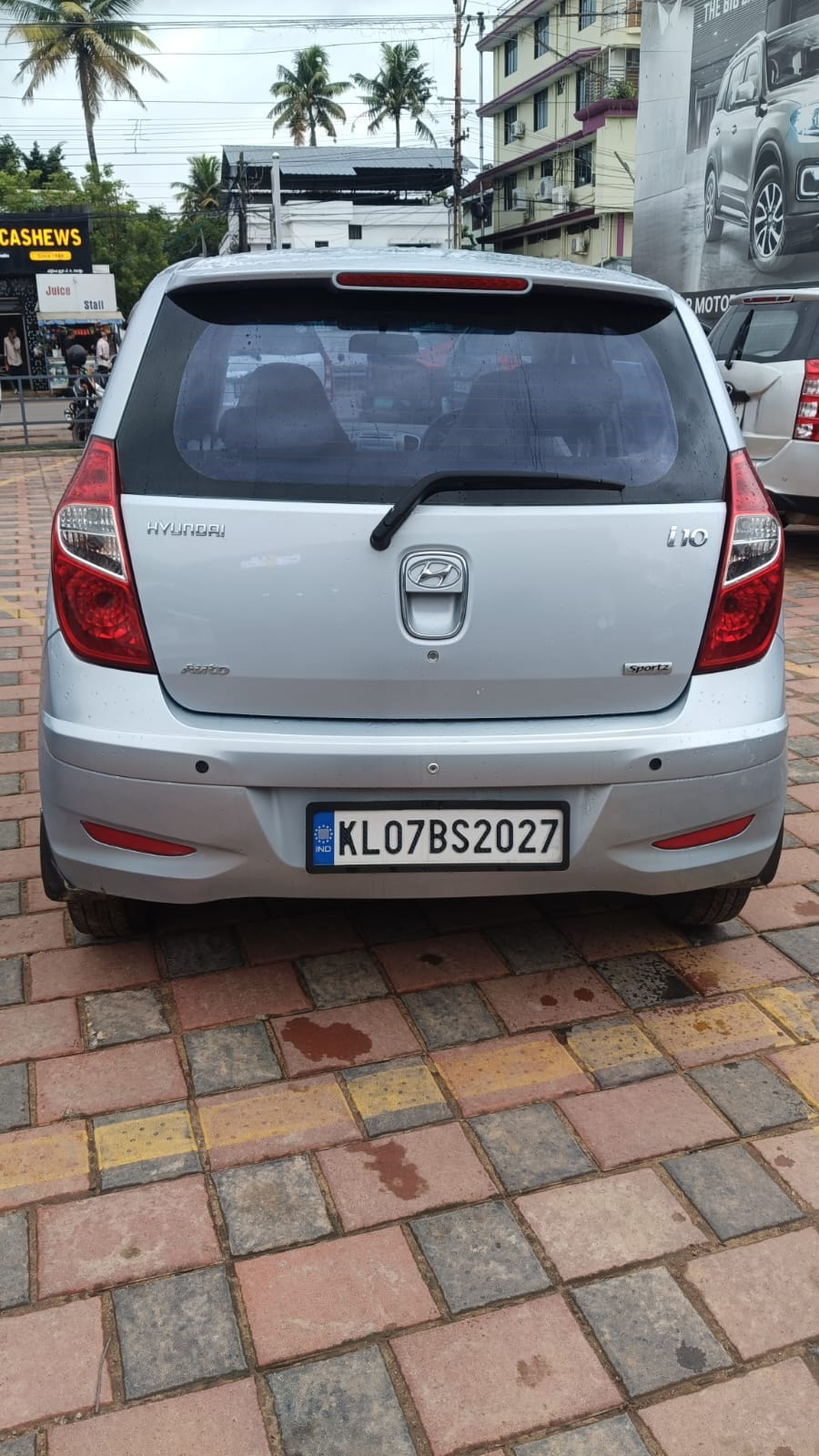 View 2011 Hyundai i10 1.2 Sportz AT Image 3 Used 2011 Hyundai i10 1.2 Sportz AT Image 3