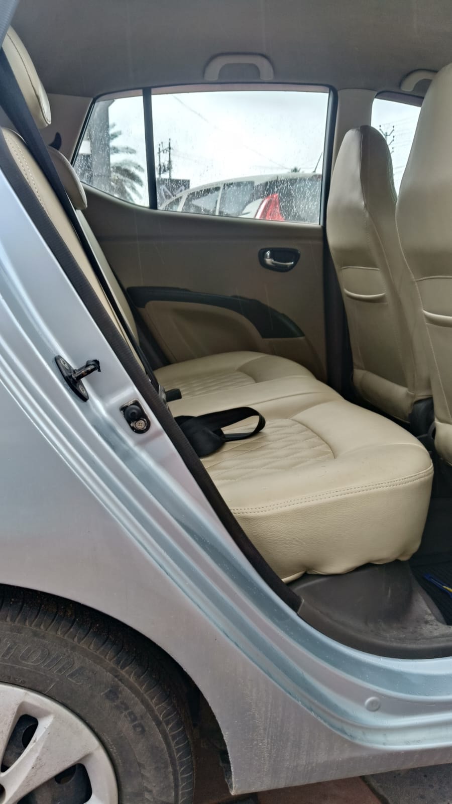 View 2011 Hyundai i10 1.2 Sportz AT Image 15 Used 2011 Hyundai i10 1.2 Sportz AT Image 15