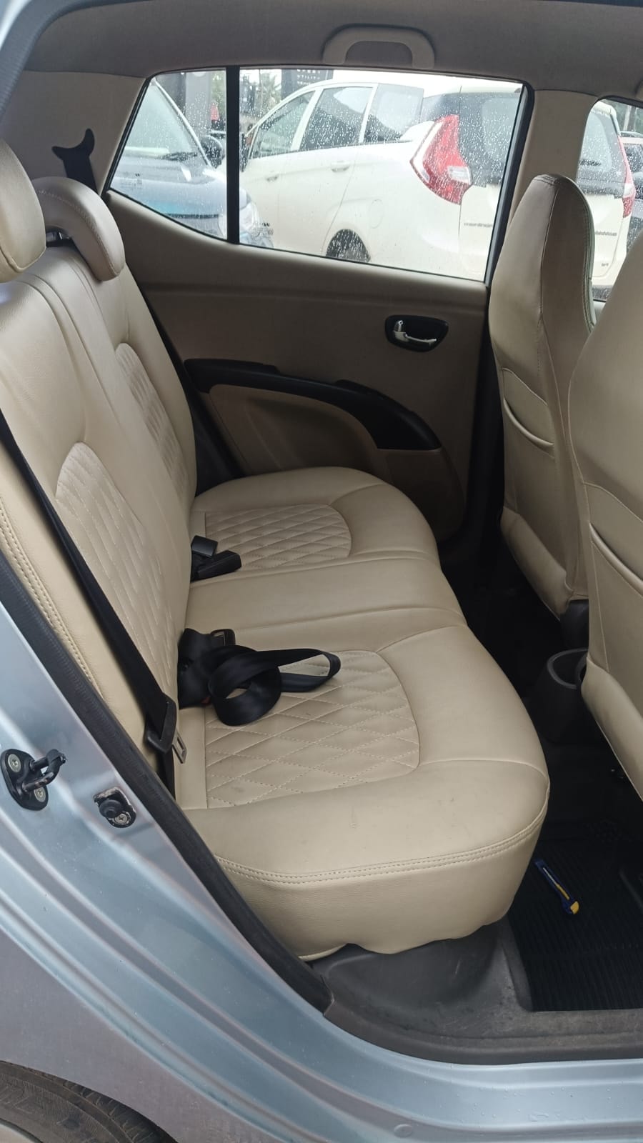 View 2011 Hyundai i10 1.2 Sportz AT Image 13 Used 2011 Hyundai i10 1.2 Sportz AT Image 13