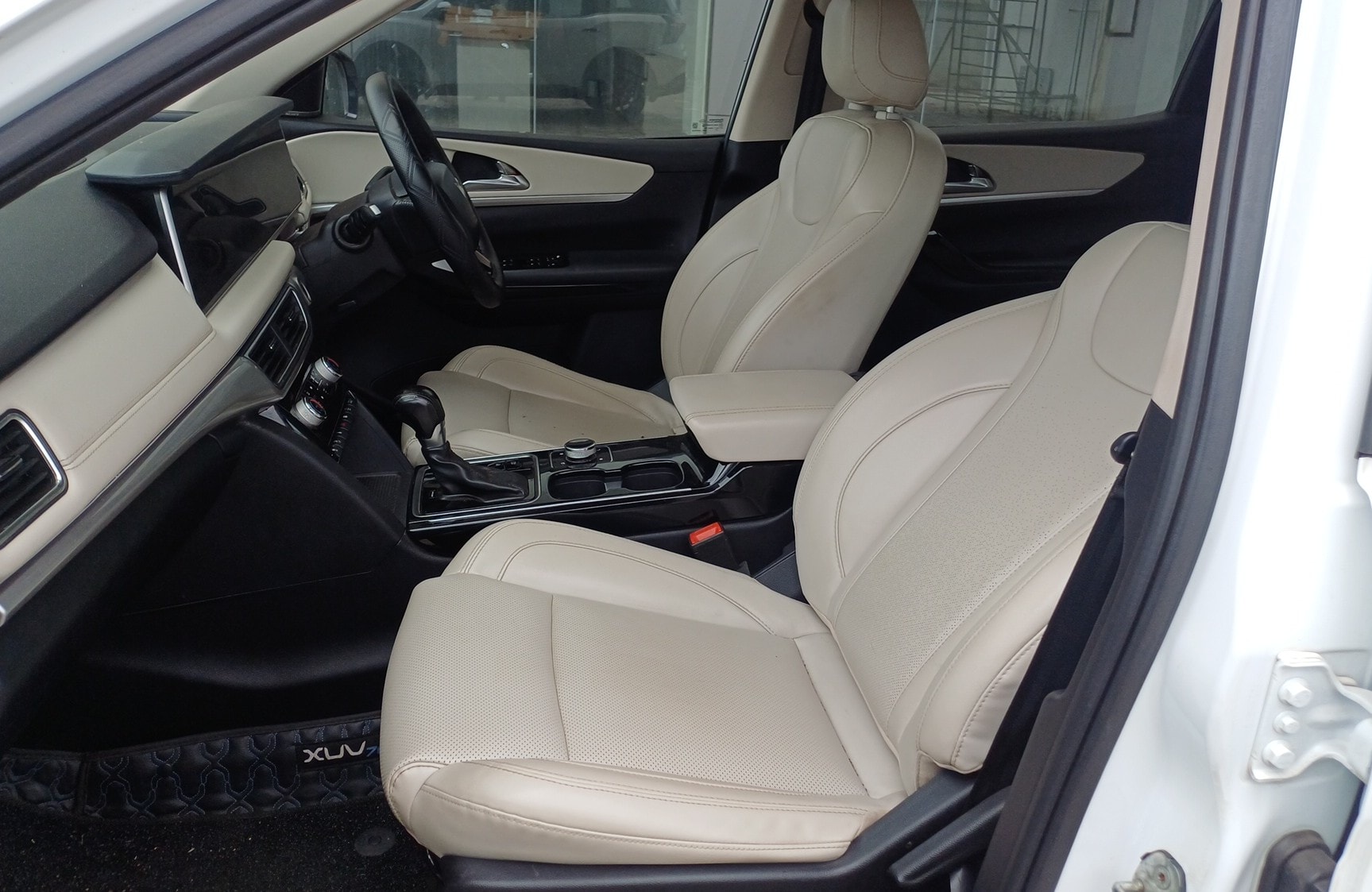 Used 2022 Mahindra XUV700 Used 2022 Mahindra XUV700