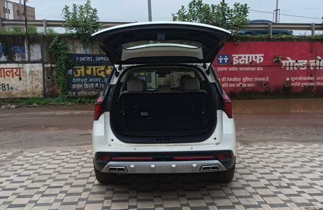 View Mahindra XUV700 Image 17 Used Mahindra XUV700 Image 17