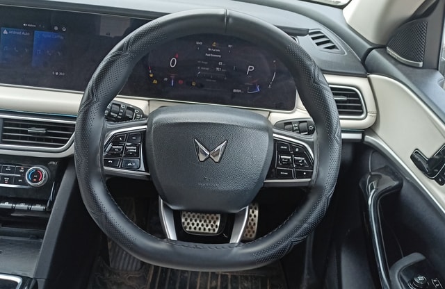 View Mahindra XUV700 Image 11 Used Mahindra XUV700 Image 11