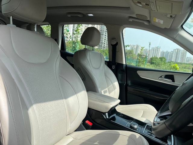 View Mahindra XUV700 Image 13 Used Mahindra XUV700 Image 13