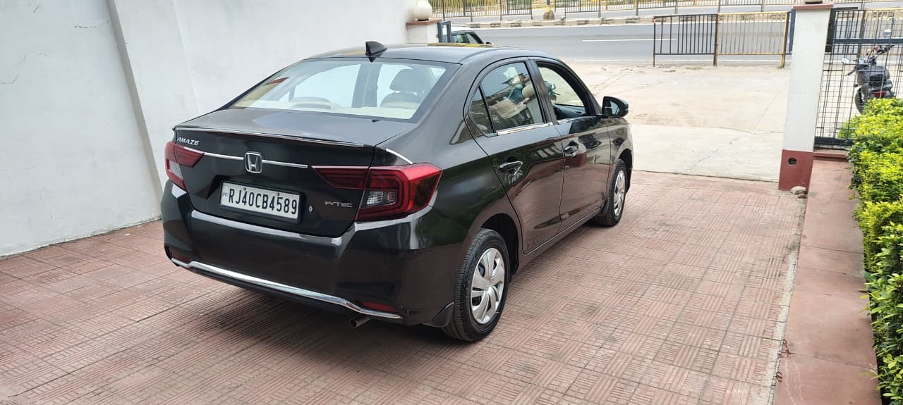 View 2022 Honda Amaze S MT Petrol Image 10 Used 2022 Honda Amaze S MT Petrol Image 10