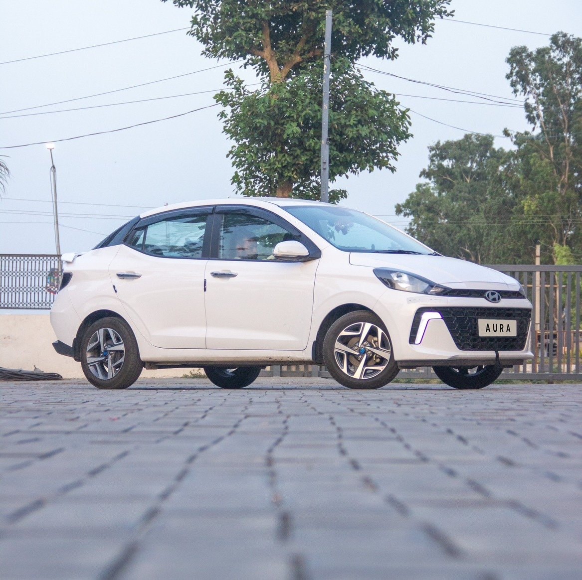 View 2025 Hyundai Aura SX MT CNG Image 6 Used 2025 Hyundai Aura SX MT CNG Image 6