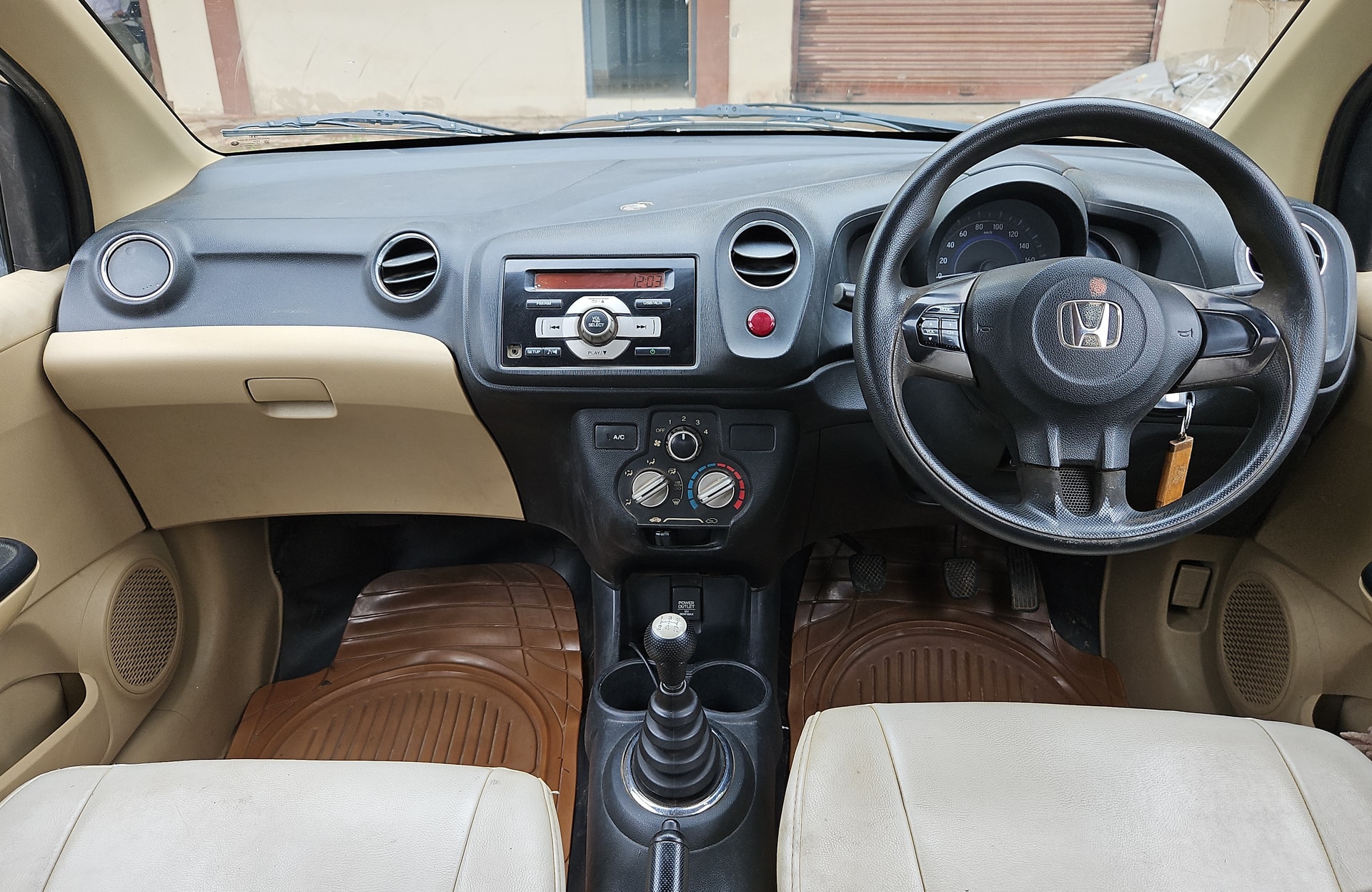 View 2014 Honda Amaze S MT Diesel BS IV Image 9 Used 2014 Honda Amaze S MT Diesel BS IV Image 9