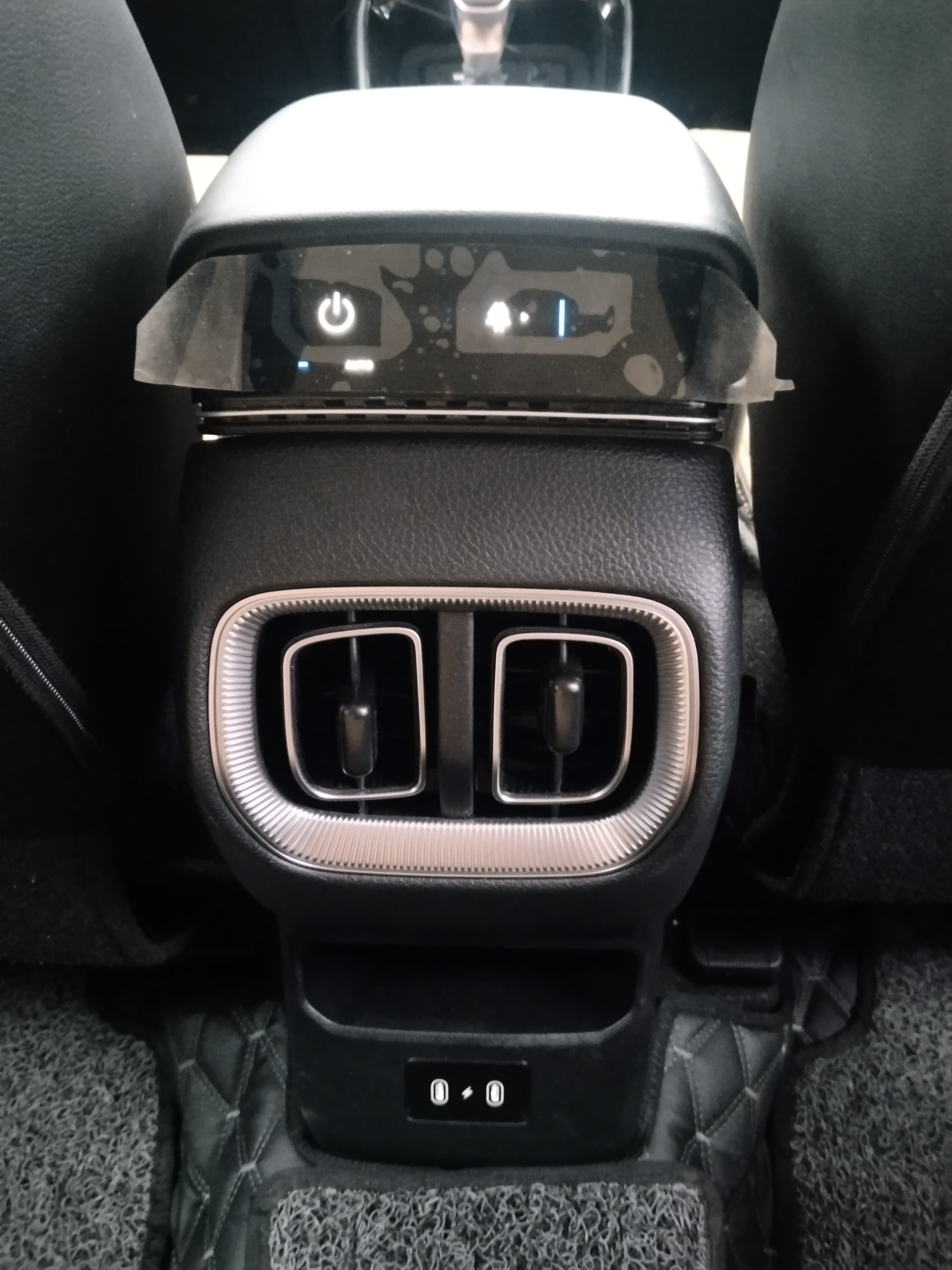 View 2024 Volkswagen Taigun Comfortline MT Image 9 Used 2024 Volkswagen Taigun Comfortline MT Image 9
