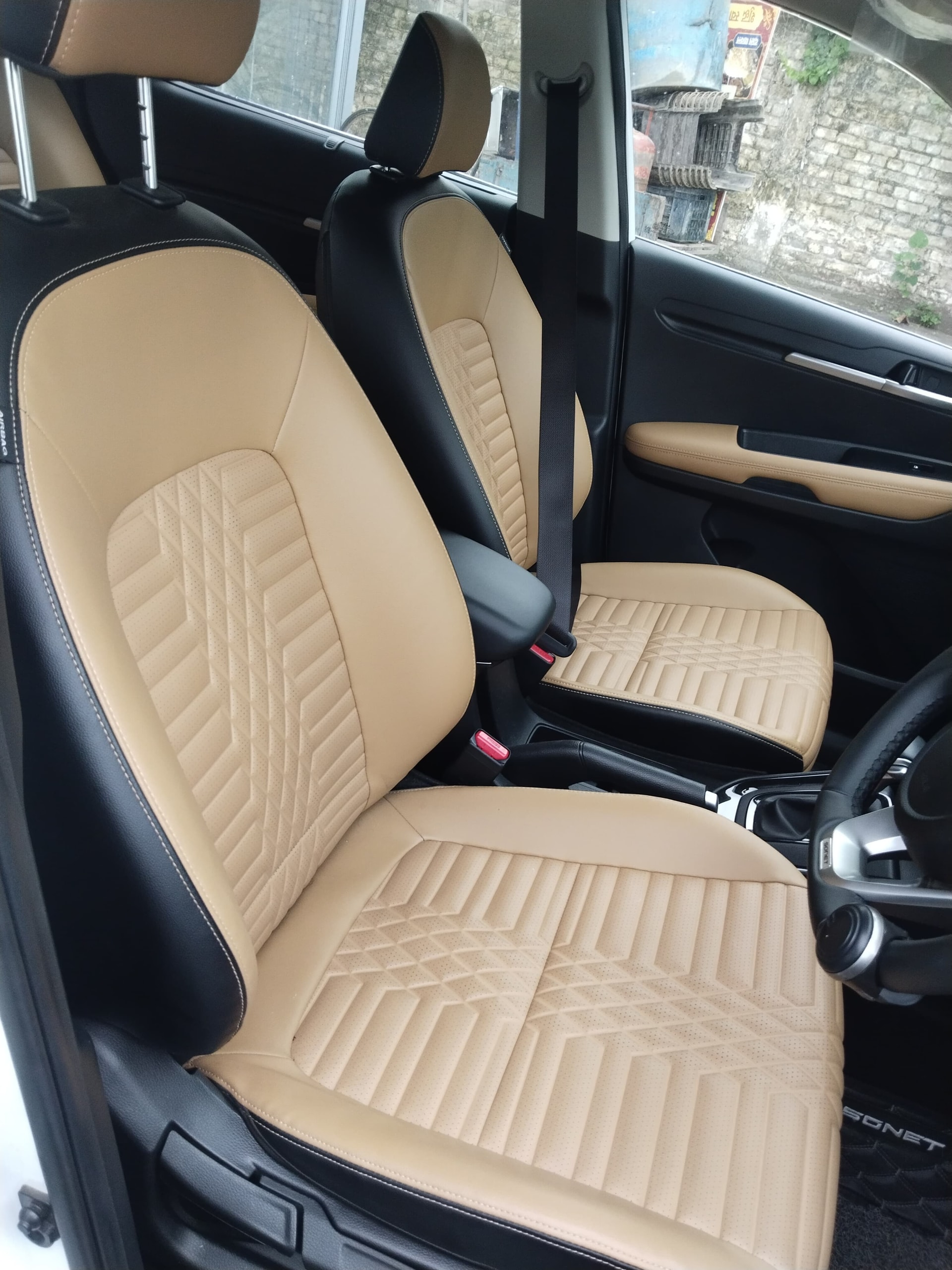 View 2024 Volkswagen Taigun Comfortline MT Image 3 Used 2024 Volkswagen Taigun Comfortline MT Image 3