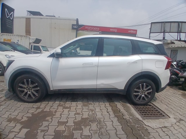 View Mahindra XUV700 Image 1 Used Mahindra XUV700 Image 1