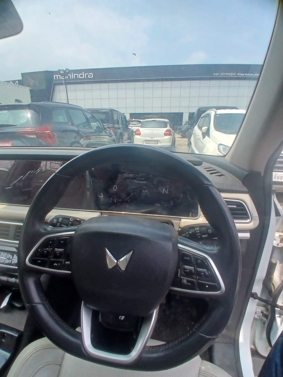 Used 2023 Mahindra XUV700 Used 2023 Mahindra XUV700