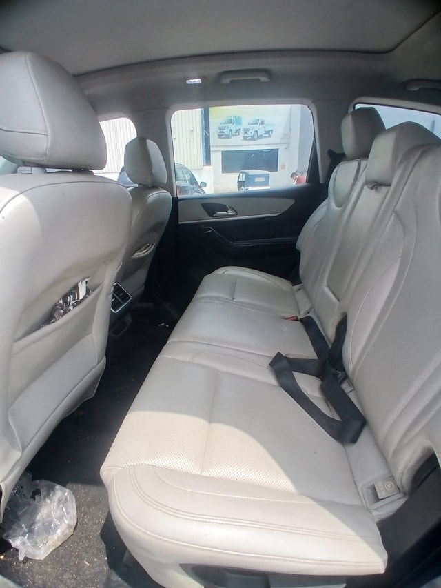 View Mahindra XUV700 Image 15 Used Mahindra XUV700 Image 15