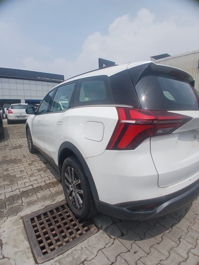 View Mahindra XUV700 Image 7 Used Mahindra XUV700 Image 7