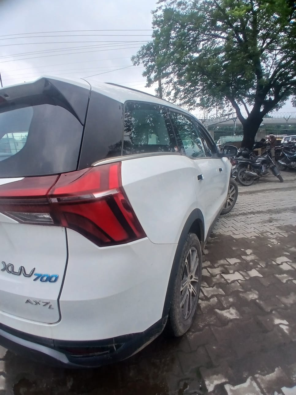 View 2025 Mahindra XUV700 AX 7 Luxury Pack Petrol 7 STR Blaze Editon AT Image 8 Used 2025 Mahindra XUV700 AX 7 Luxury Pack Petrol 7 STR Blaze Editon AT Image 8