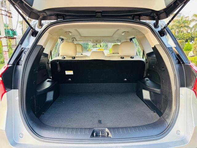 View Mahindra XUV700 Image 17 Used Mahindra XUV700 Image 17
