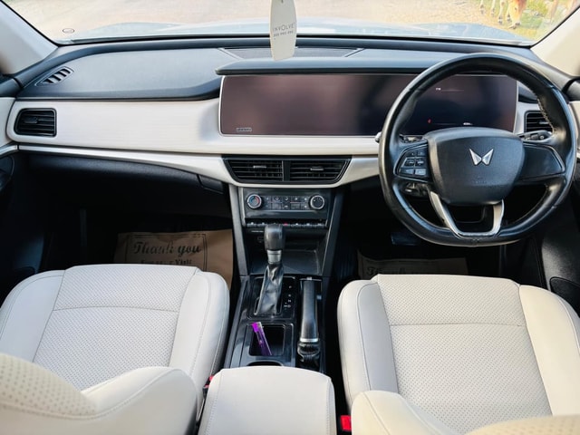 View Mahindra XUV700 Image 12 Used Mahindra XUV700 Image 12