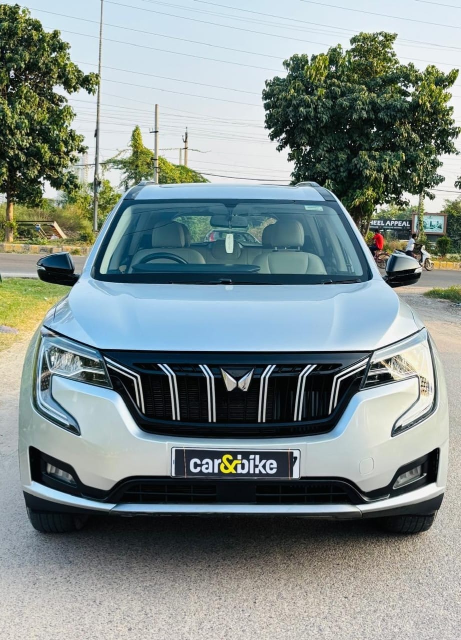 View 2022 Mahindra XUV700 AX5 AT Diesel 5 STR Image 2 Used 2022 Mahindra XUV700 AX5 AT Diesel 5 STR Image 2