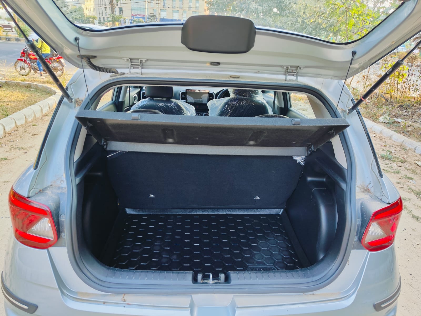 View 2019 Hyundai Venue S 1.0 Petrol AT BS IV Image 17 Used 2019 Hyundai Venue S 1.0 Petrol AT BS IV Image 17