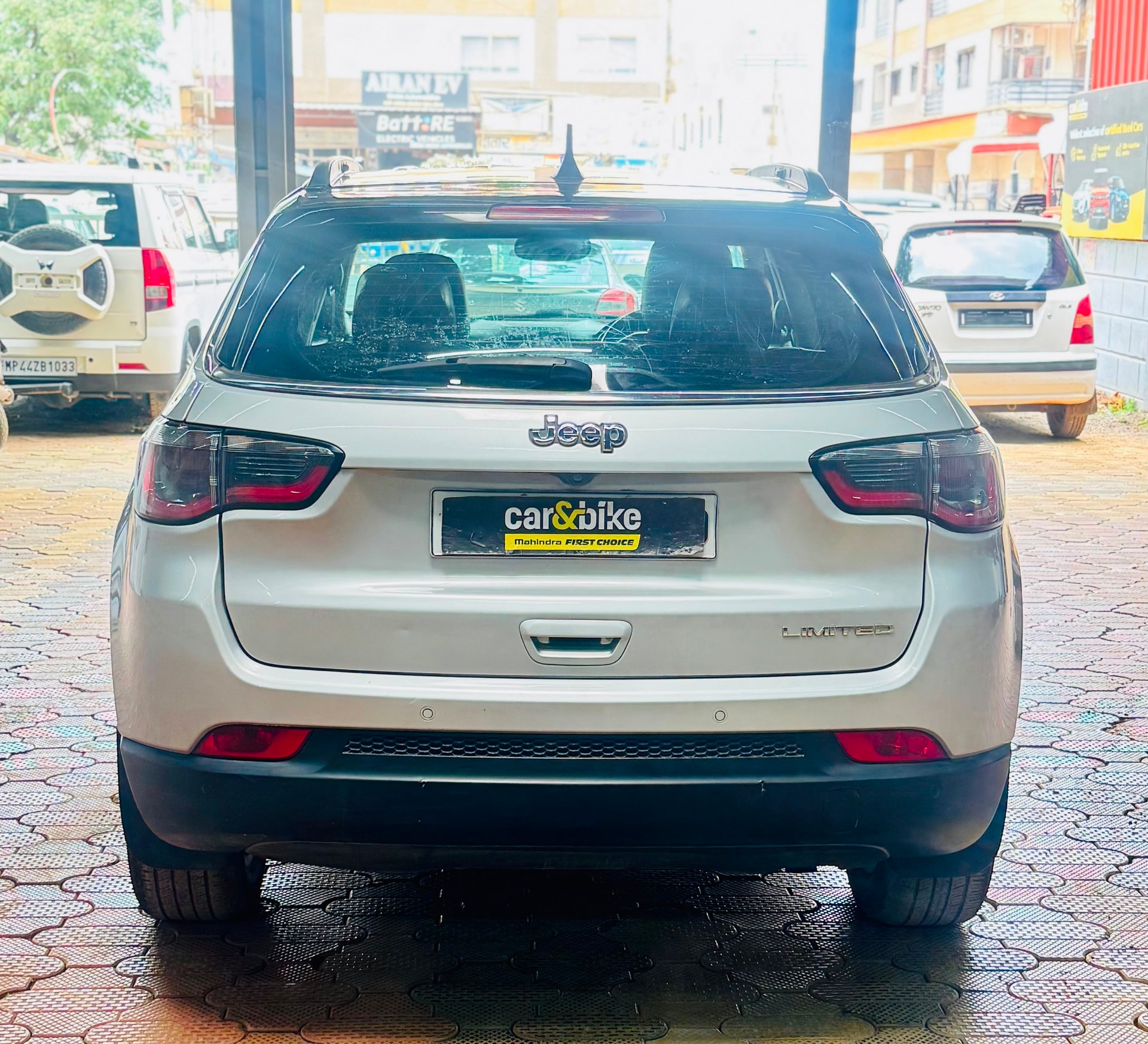View 2018 Jeep Compass Limited 4X4 (O) 2.0 Diesel BS IV Image 3 Used 2018 Jeep Compass Limited 4X4 (O) 2.0 Diesel BS IV Image 3