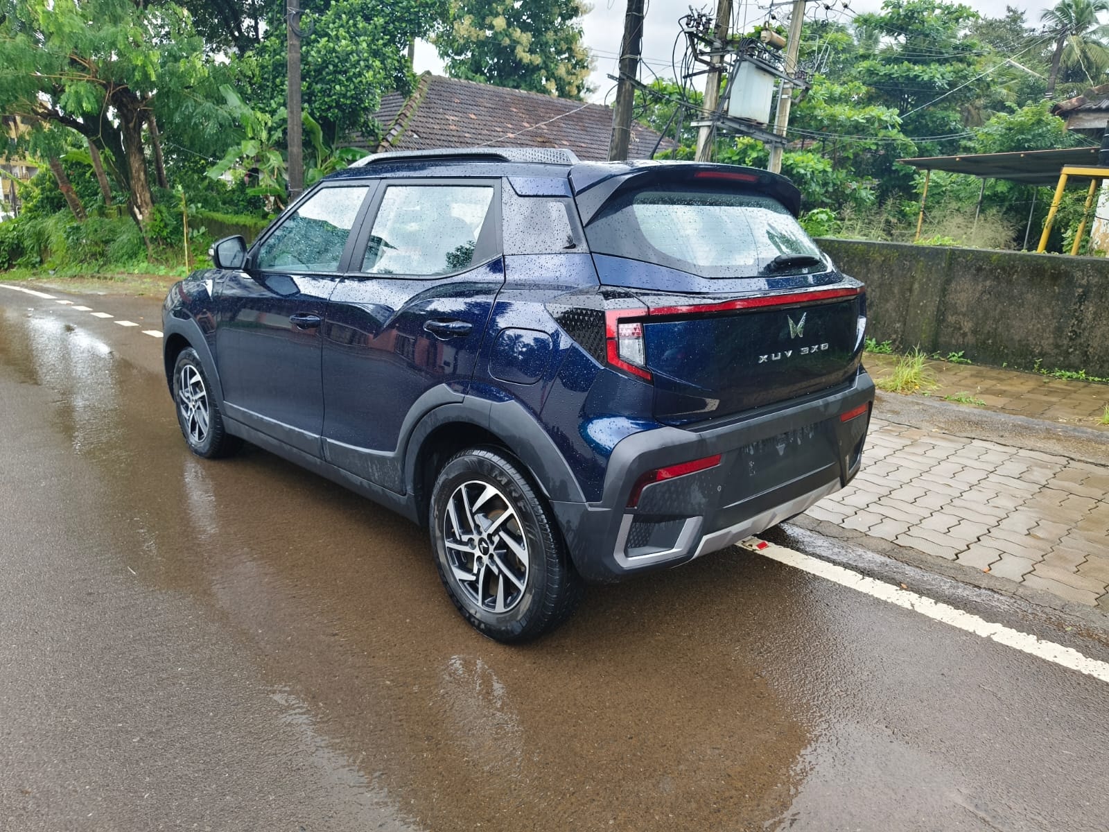 View 2024 Mahindra XUV 3XO AX5 1.2 L TCMPFi Image 10 Used 2024 Mahindra XUV 3XO AX5 1.2 L TCMPFi Image 10