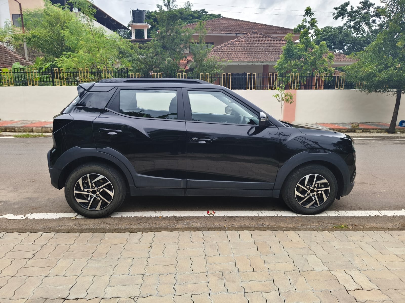 View 2024 Mahindra XUV 3XO AX5 1.2 L TCMPFi Image 8 Used 2024 Mahindra XUV 3XO AX5 1.2 L TCMPFi Image 8