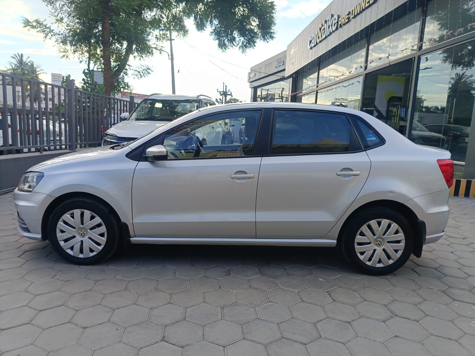 View 2018 Volkswagen Ameo 1.5 L TDI Diesel Comfortline AT Image 4 Used 2018 Volkswagen Ameo 1.5 L TDI Diesel Comfortline AT Image 4