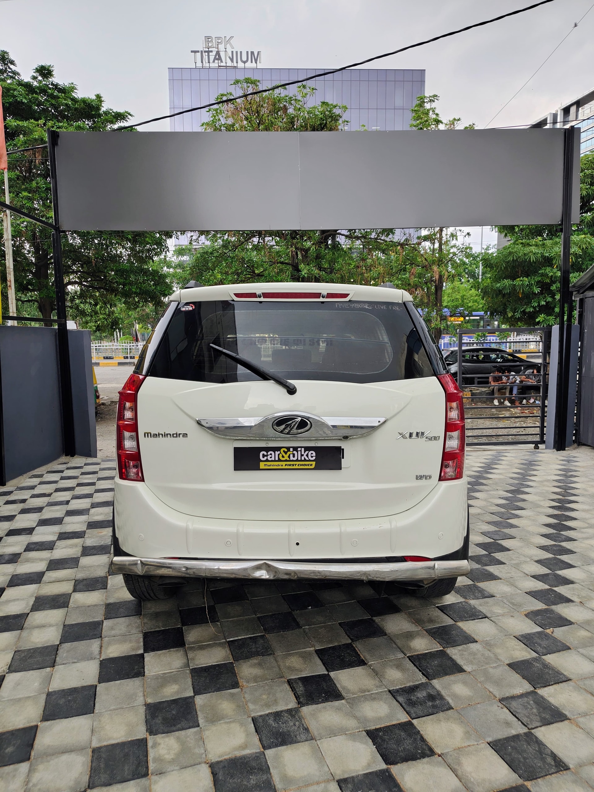 View 2016 Mahindra XUV500 W6 1.99-Litre Image 3 Used 2016 Mahindra XUV500 W6 1.99-Litre Image 3