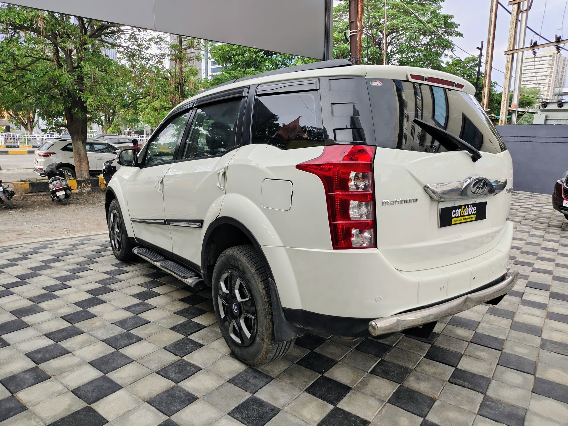 View 2016 Mahindra XUV500 W6 1.99-Litre Image 7 Used 2016 Mahindra XUV500 W6 1.99-Litre Image 7