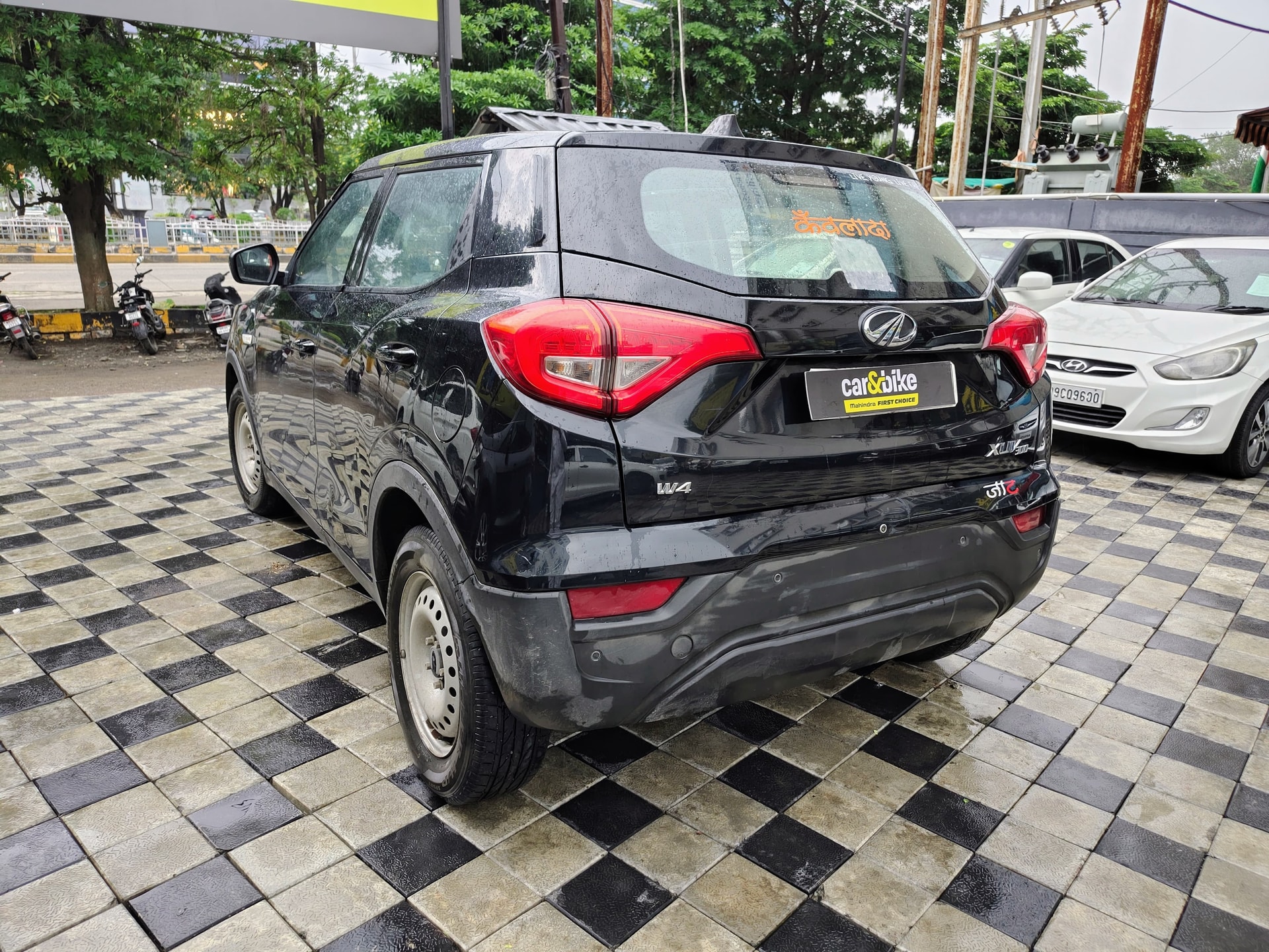 View 2020 Mahindra XUV300 W4 Petrol Image 7 Used 2020 Mahindra XUV300 W4 Petrol Image 7