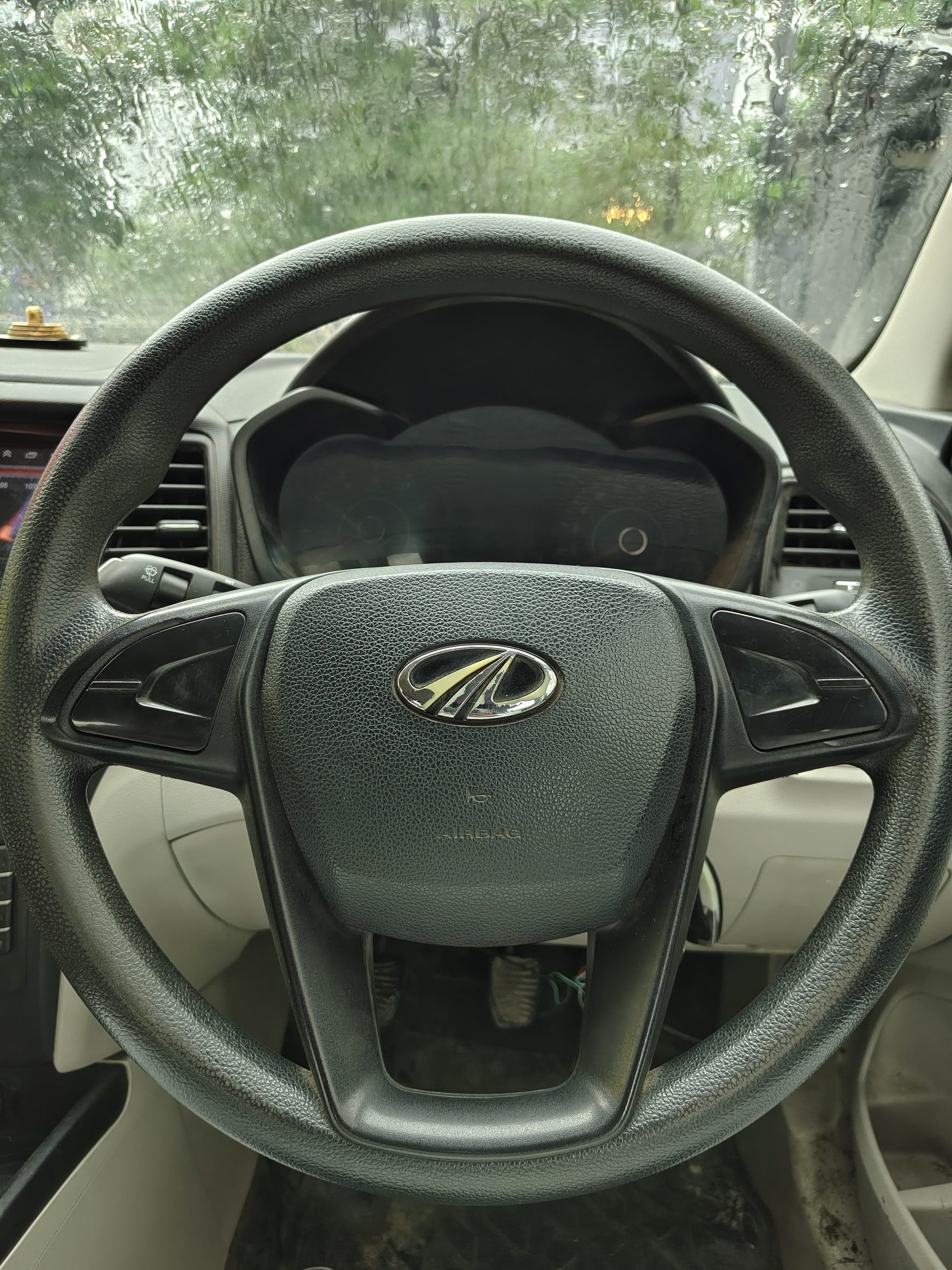 View 2020 Mahindra XUV300 W4 Petrol Image 10 Used 2020 Mahindra XUV300 W4 Petrol Image 10
