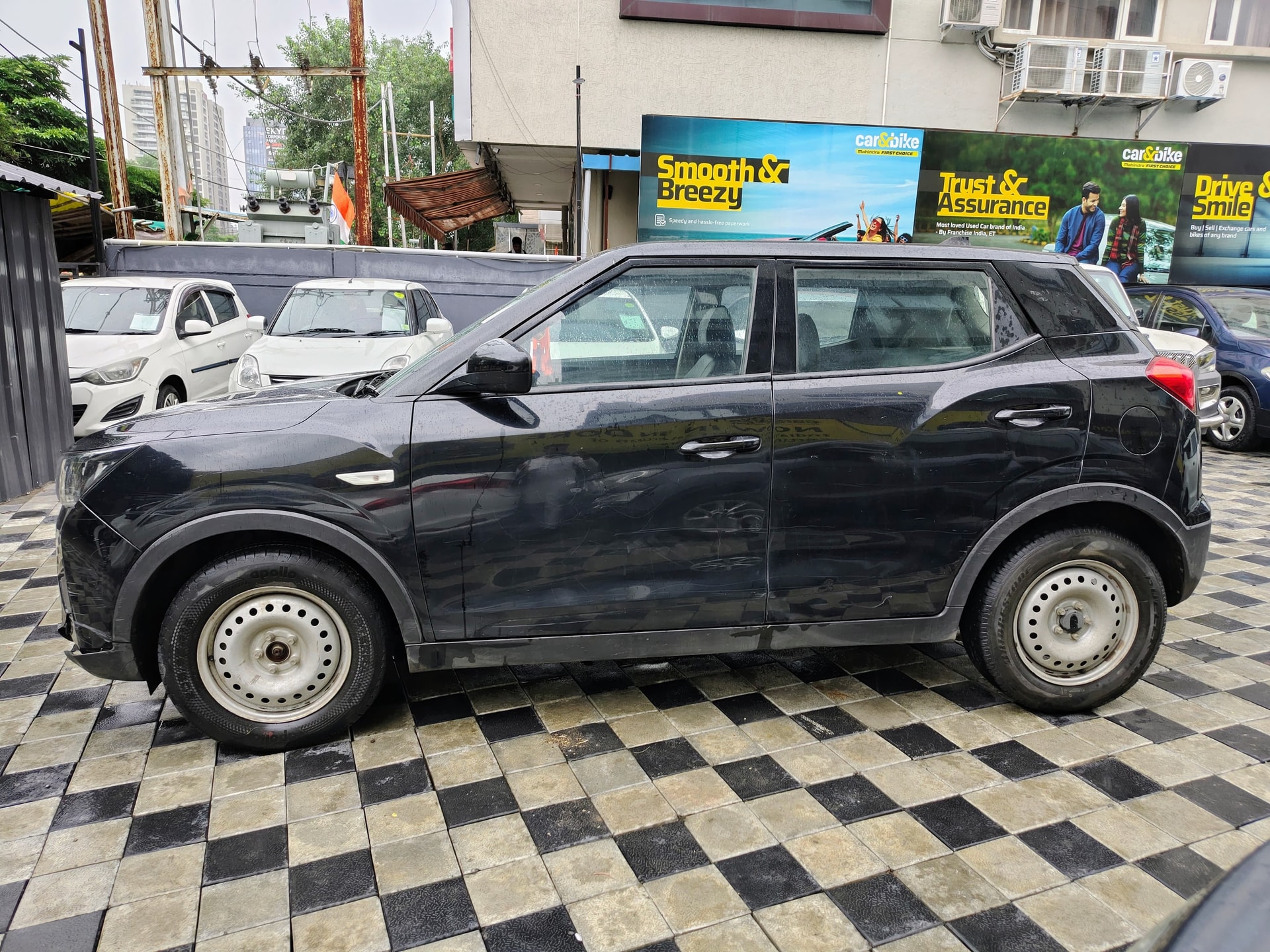 View 2020 Mahindra XUV300 W4 Petrol Image 4 Used 2020 Mahindra XUV300 W4 Petrol Image 4