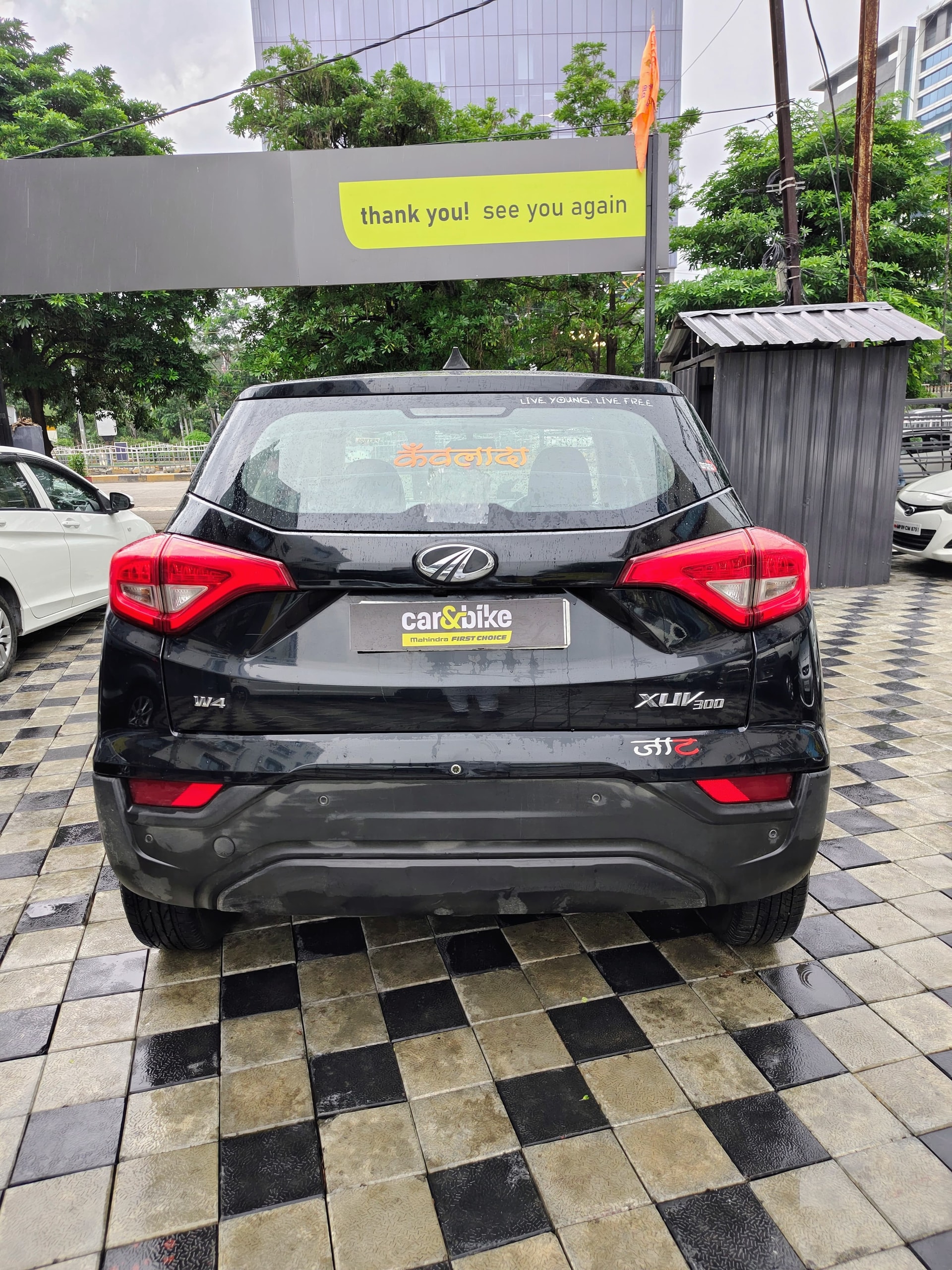 View 2020 Mahindra XUV300 W4 Petrol Image 3 Used 2020 Mahindra XUV300 W4 Petrol Image 3