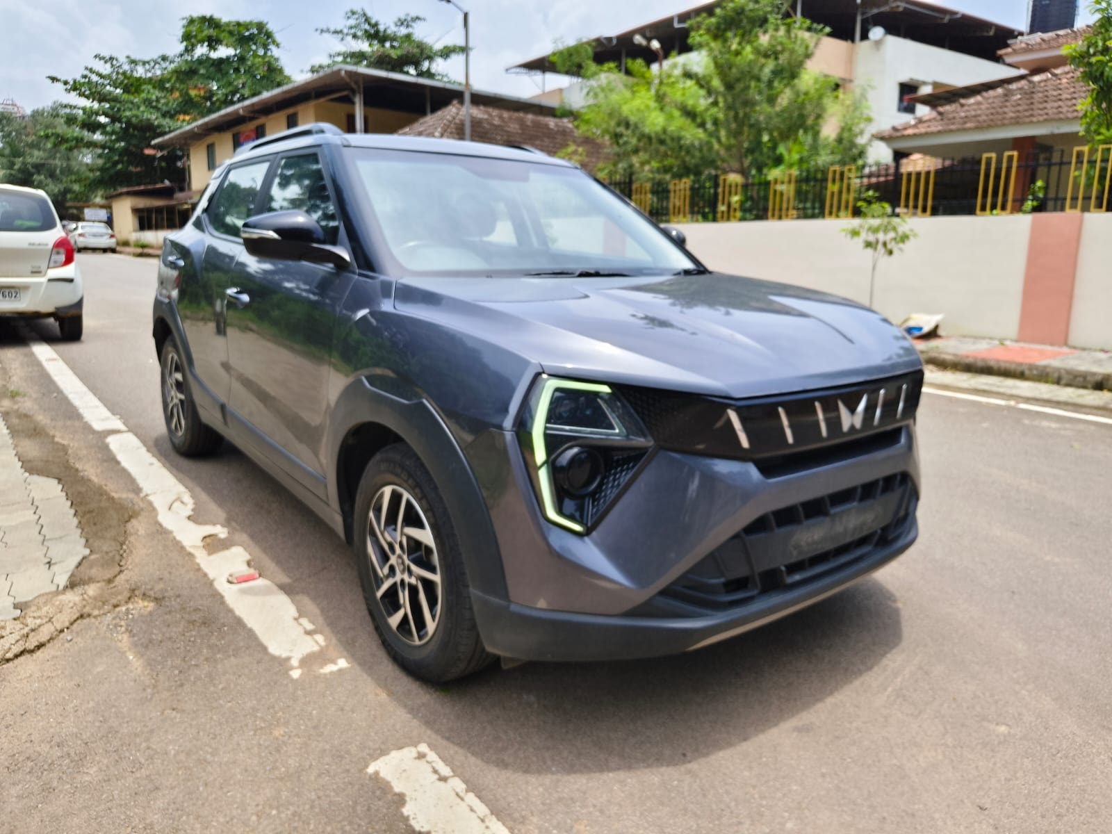 View 2024 Mahindra XUV 3XO AX5 1.2 L TCMPFi Image 12 Used 2024 Mahindra XUV 3XO AX5 1.2 L TCMPFi Image 12