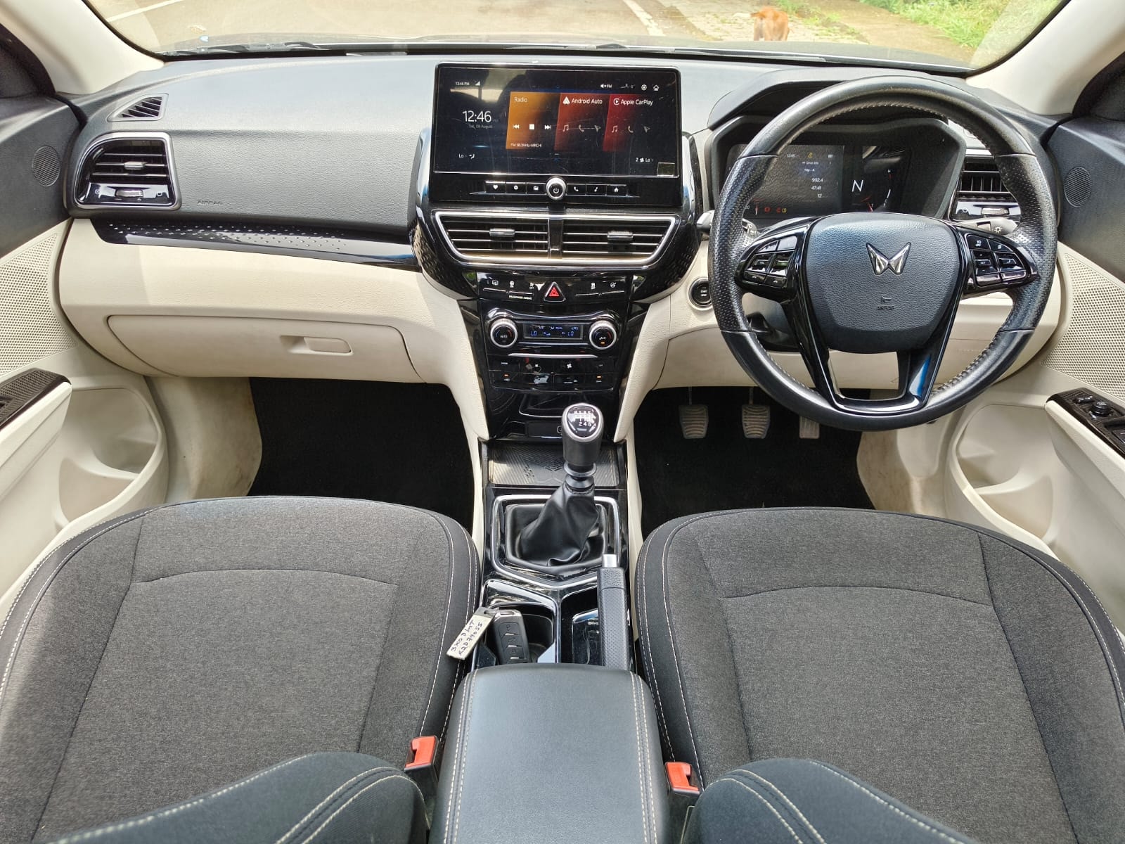 View 2024 Mahindra XUV 3XO AX5 1.2 L TCMPFi Image 11 Used 2024 Mahindra XUV 3XO AX5 1.2 L TCMPFi Image 11