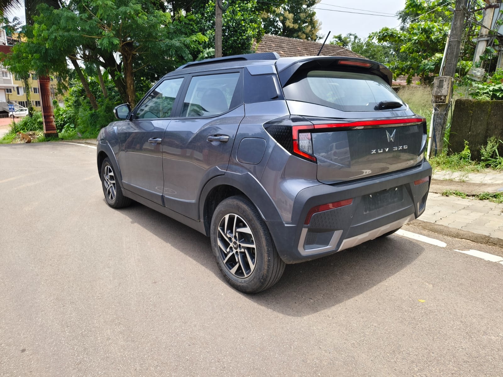 View 2024 Mahindra XUV 3XO AX5 1.2 L TCMPFi Image 10 Used 2024 Mahindra XUV 3XO AX5 1.2 L TCMPFi Image 10