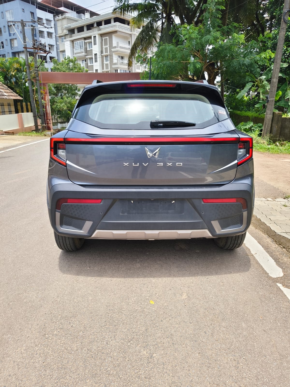 View 2024 Mahindra XUV 3XO AX5 1.2 L TCMPFi Image 4 Used 2024 Mahindra XUV 3XO AX5 1.2 L TCMPFi Image 4
