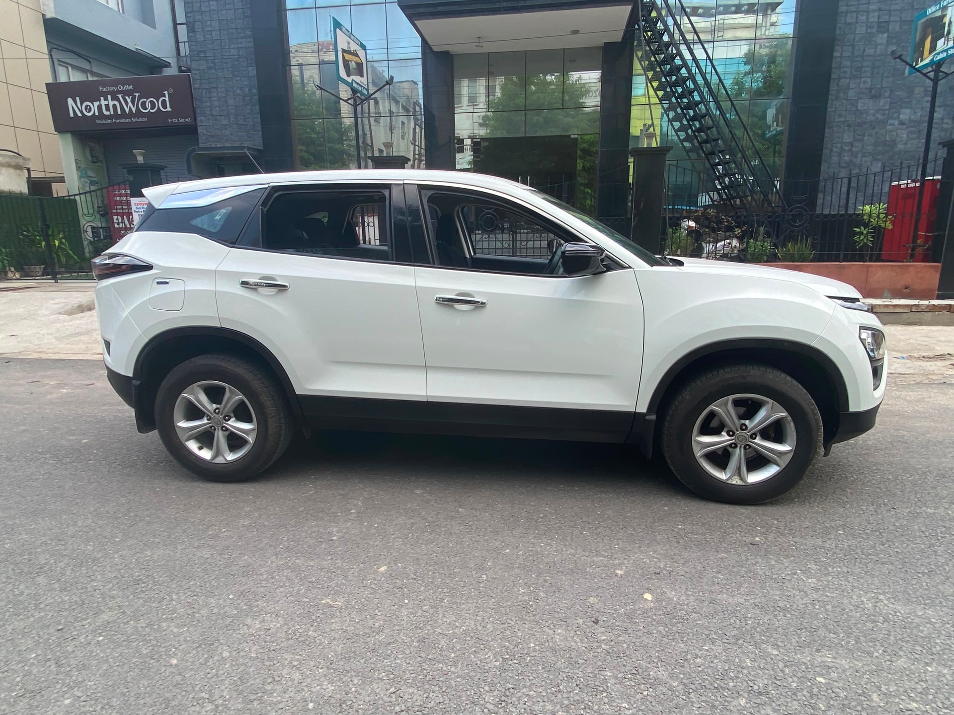View 2022 Tata Harrier XTA Plus Image 5 Used 2022 Tata Harrier XTA Plus Image 5