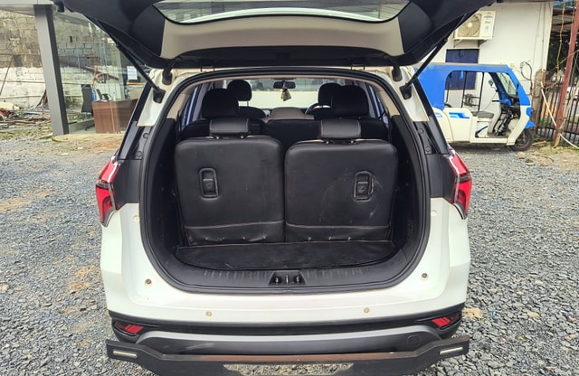 View Mahindra XUV700 Image 17 Used Mahindra XUV700 Image 17