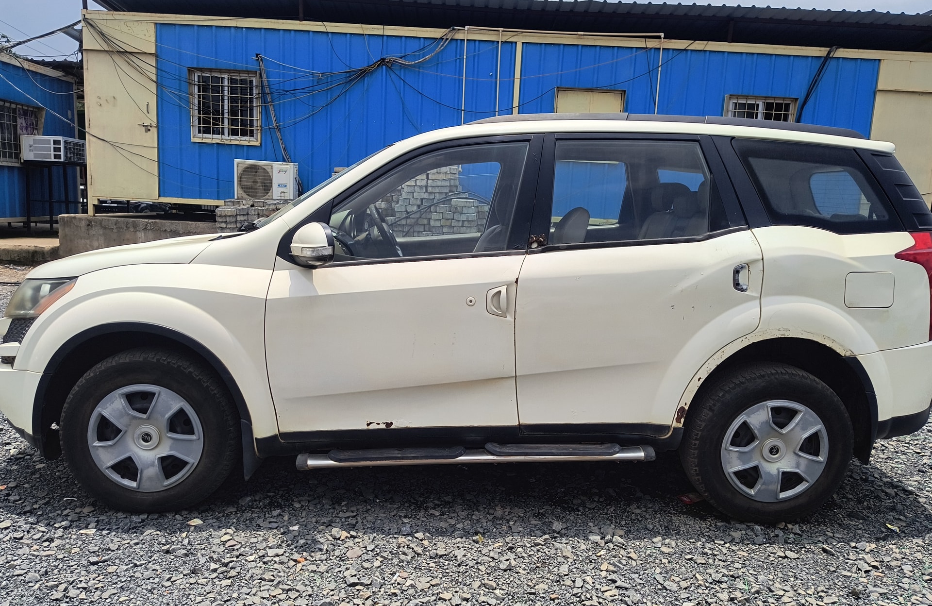 View 2013 Mahindra XUV500 W6 FWD Image 6 Used 2013 Mahindra XUV500 W6 FWD Image 6